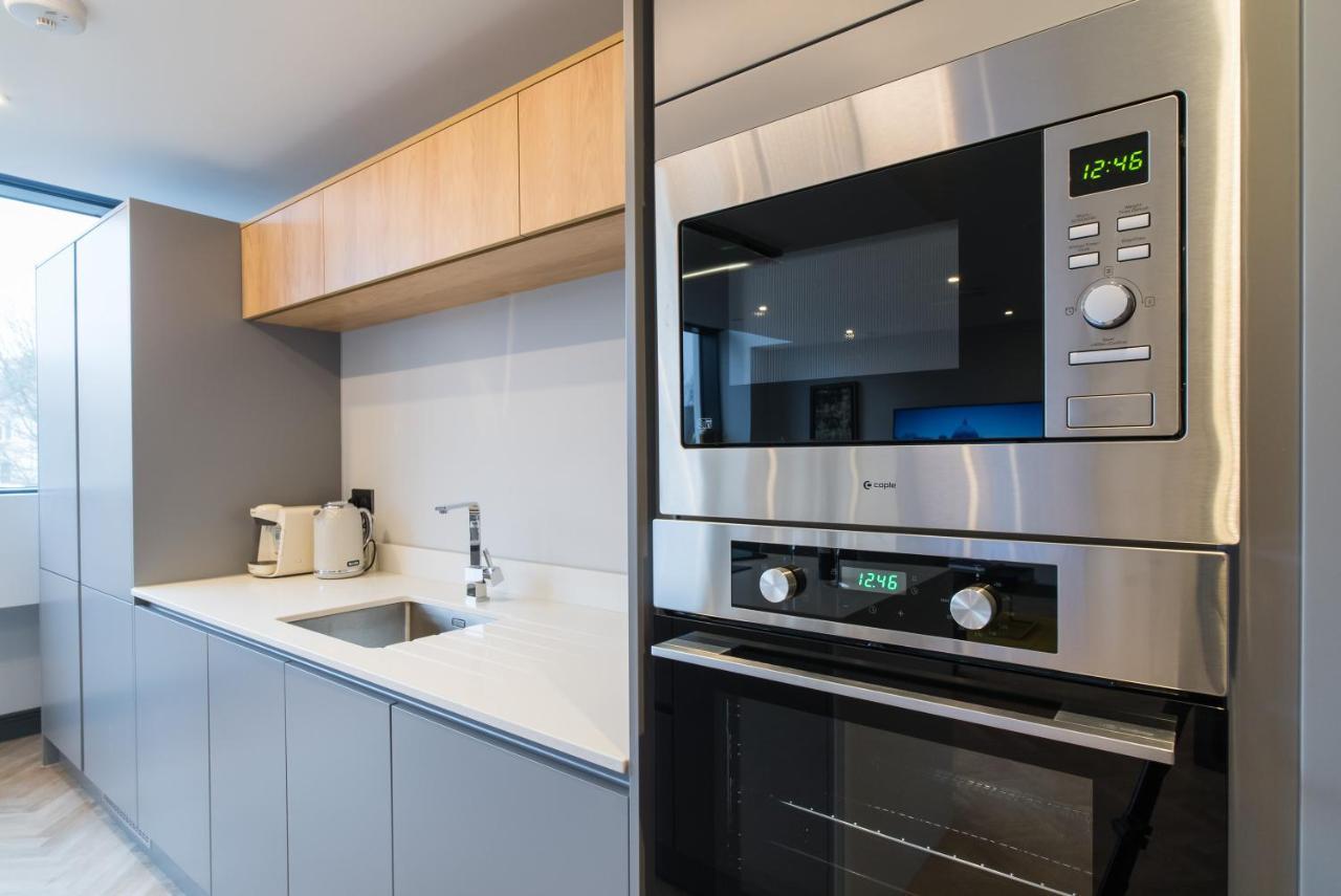 Luxe Apartments, The Moorwell, Parking, Gym - 10Mins Cardiff City Ctr Eksteriør bilde